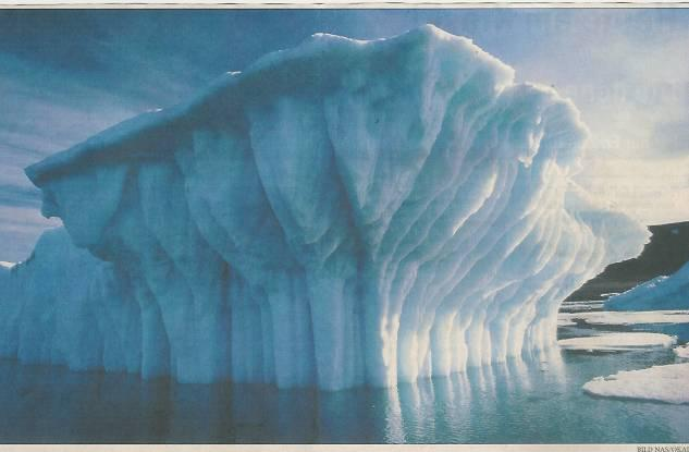 Gigantischer Eisberg im Meerwasser Nur ein