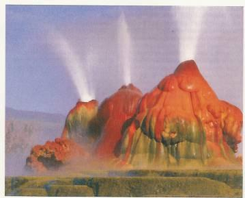 16 Geysire im Black Rock Desert von Nevada Manchmal bringt die Hitze der vulkanischen Felsbrocken das Wasser zum Sieden, sodass es