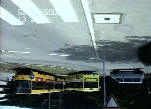 Abbildung 1: Haltender Bus vor ZweifeldLSA im Kreisverkehr sperrt Ausfahrt Abbildung 99: Detektion einer ÖVFahrt (Esslingen) Bei der Auswertung der Fahrt auf der Kreisfahrbahn wurden die