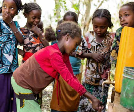 rer Arbeit gegen Armut Sauberes Trinkwasser verringert Kindersterblichkeit In Äthiopien schützt sauberes Wasser vor Krankheiten Das Beschaffen von Wasser ist in Äthiopien Aufgabe der Mädchen und