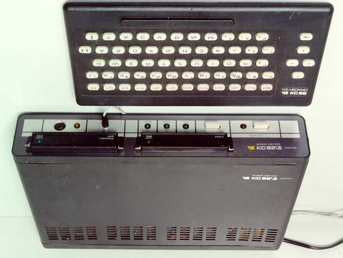 KC 85-2 (HC 900) Der KC 85-2 ist der erste Heimcomputer von Elektronik Mühlhausen.