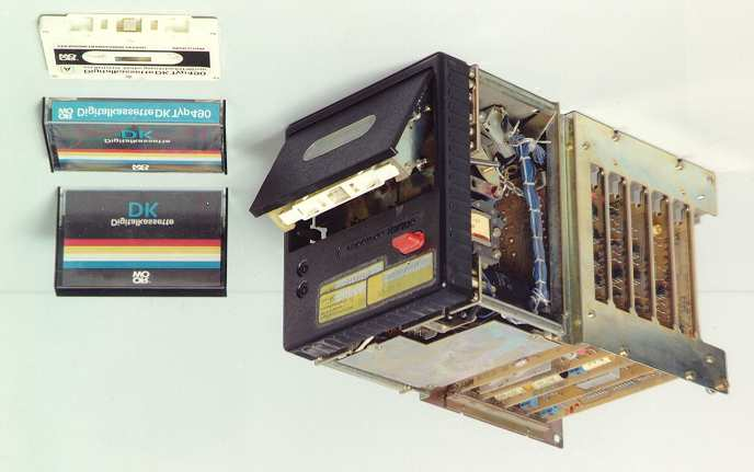 Lochbandstation als 19 Einschub K6200 von Robotron Sömmerda etwa ab 1980 Diese