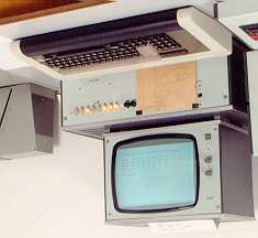 Der K2063 hatte einen Mikroprogrammspeicher von 1K * 40 Bit und ist 1981 zusammen mit Robotron an der IHD entwickelt worden.
