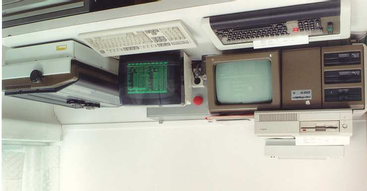 MC80 Entwicklungssystem für Rechner auf Basis des U880 (Z80) von Mikroelektronik Gera.