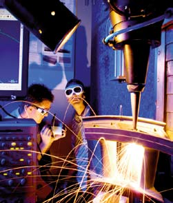 de Fraunhofer-Institut für Lasertechnik ILT Mit über 400 Patenten seit 1985 ist das Fraunhofer-Institut für Lasertechnik ILT ein gefragter FuE-Partner der Industrie für die Entwicklung innovativer