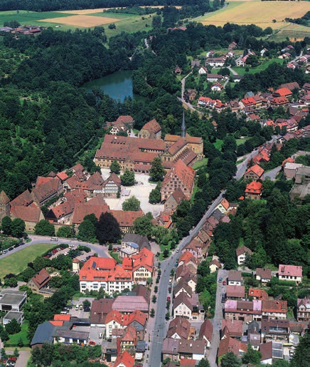 Die Kommunen im Überblick Stadt Maulbronn Mitten im Naturpark Stromberg-Heuchelberg liegt die Kultur- und Klosterstadt Maulbronn, eine kleine, aber vielfältige Stadt mit überdurchschnittlich guter