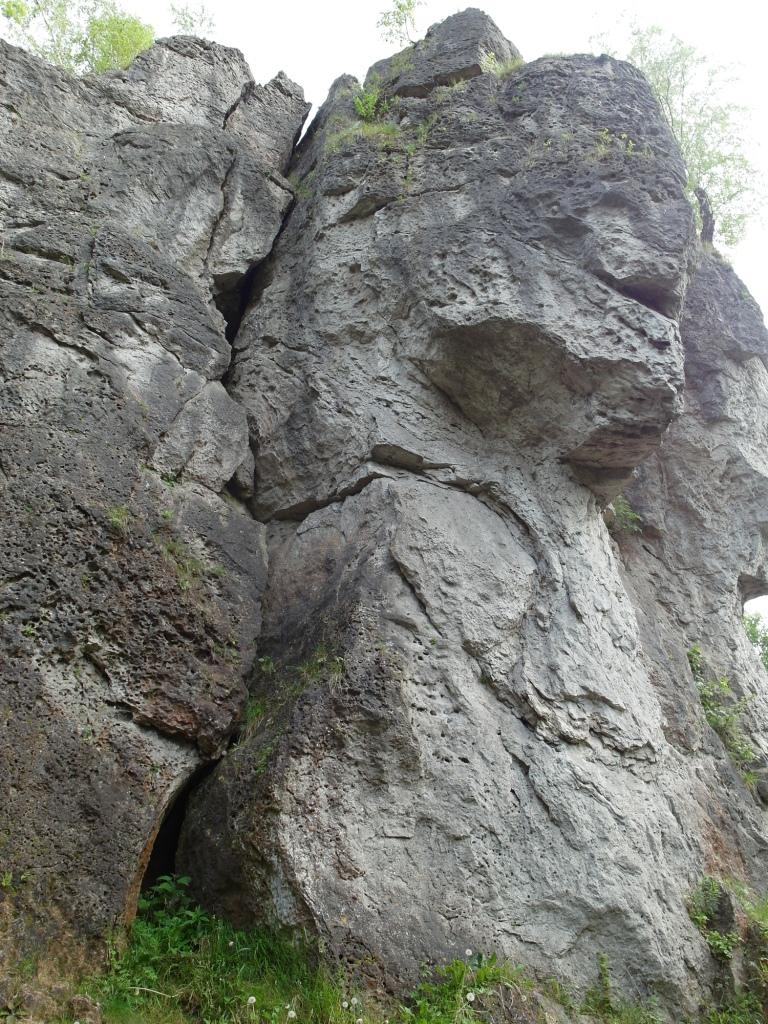 Römersteine, Übungsfels: Dieser Fels wird traditionell stark beklettert.