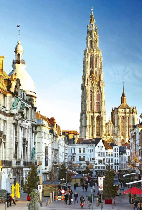 Beeindruckende Gildehäuser am Marktplatz von Antwerpen Tag 3 Stadtführung in Brügge mit Reisehöhepunkt: Grachtenfahrt Von Brüssel geht es per Bus in eine der schönsten belgischen Städte, nach Brügge.