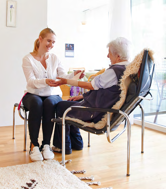 Für deren Sicherheit in Notfällen ist ein Alarmsystem eingerichtet, welches professionelles Pflegepersonal anruft. Weitere Dienste wie z.b.