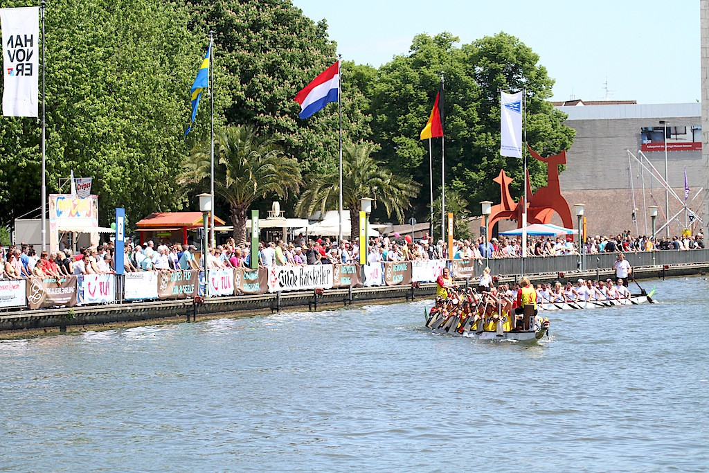 Der ort Hannover hat sich seit der Einführung der ersten Drachenboote aus Asien zu einer der Hochburgen des Drachenbootsports in Europa entwickelt.