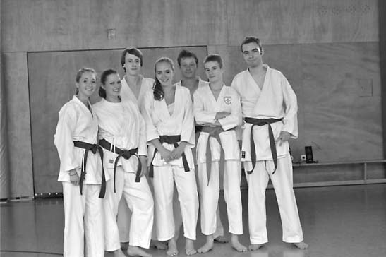 Karate Wie seit bereits vielen Jahren konnte man auch in diesem Jahr einige fleißige Karatekas in Fechingen trainieren sehen.