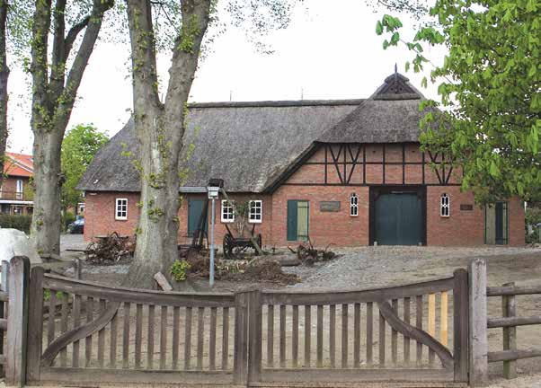 Freizeit und Kultur STORMARNSCHES DORFMUSEUM 1756 wurde das historische Bauernhaus Am Thie von dem Hugenotten Duvier als Dorfschmiede errichtet.