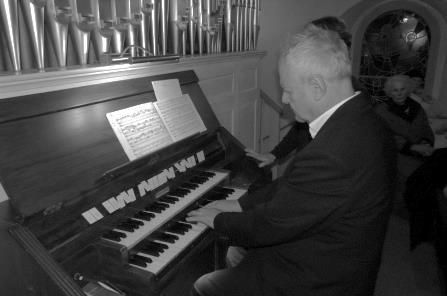 Orgelkonzert Am 19.11.2014 fand in unserer Kirche ein bemerkenswertes Orgelkonzert statt. Prof.