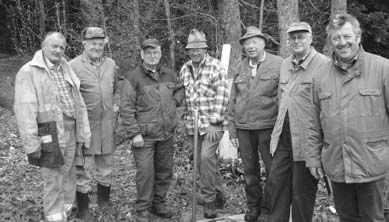 So freute sich Bürgermeister Walter Nirschl, als von der Waldvereinssektion das Angebot kam, in einer gemeinsamen Aktion die sechs Stege zu erneuern.