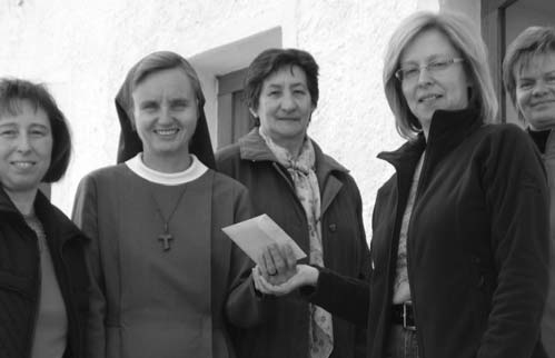 Neues aus dem Vereinsleben Osterdeko und Fastenessen für einen guten Zweck Im März fand wieder ein Ostermarkt statt. Vor zwei Jahren organisierte Mona-Lisa den ersten Ostermarkt in Bischofsmais.