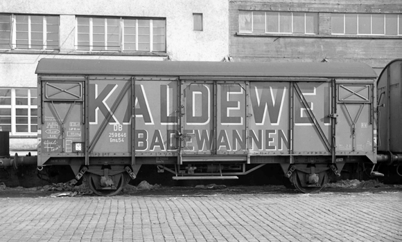 Güterwagen Gms 54 Rückgrat des Güterverkehrs der DB Die junge DB hatte bei dem verstärkt aufkommenden Güterverkehr immer mehr mit veralteten Güterwagen zu kämpfen.