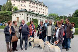 Wir beraten, begleiten und fördern Betroffene aller Altersgruppen sowie deren Angehörige. Unser Hauptsitz ist das barrierefreie Blinden- und Sehbehinderten-Zentrum in Innsbruck.