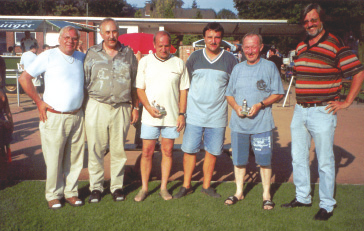 Die Familie wächst 1997 erweiterte sich die Angebotspalette der BSG noch weiter: Nach dem großen Erfolg des FC Schalke 04 im UEFA-Cup-Endspiel gründete sich im Betrieb der Fanclub