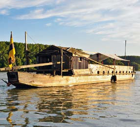 7 Bootstour mit der Tschaike und Au-Spaziergang in Orth/Donau Wer nicht selbst paddeln möchte, kann in Orth/Donau die