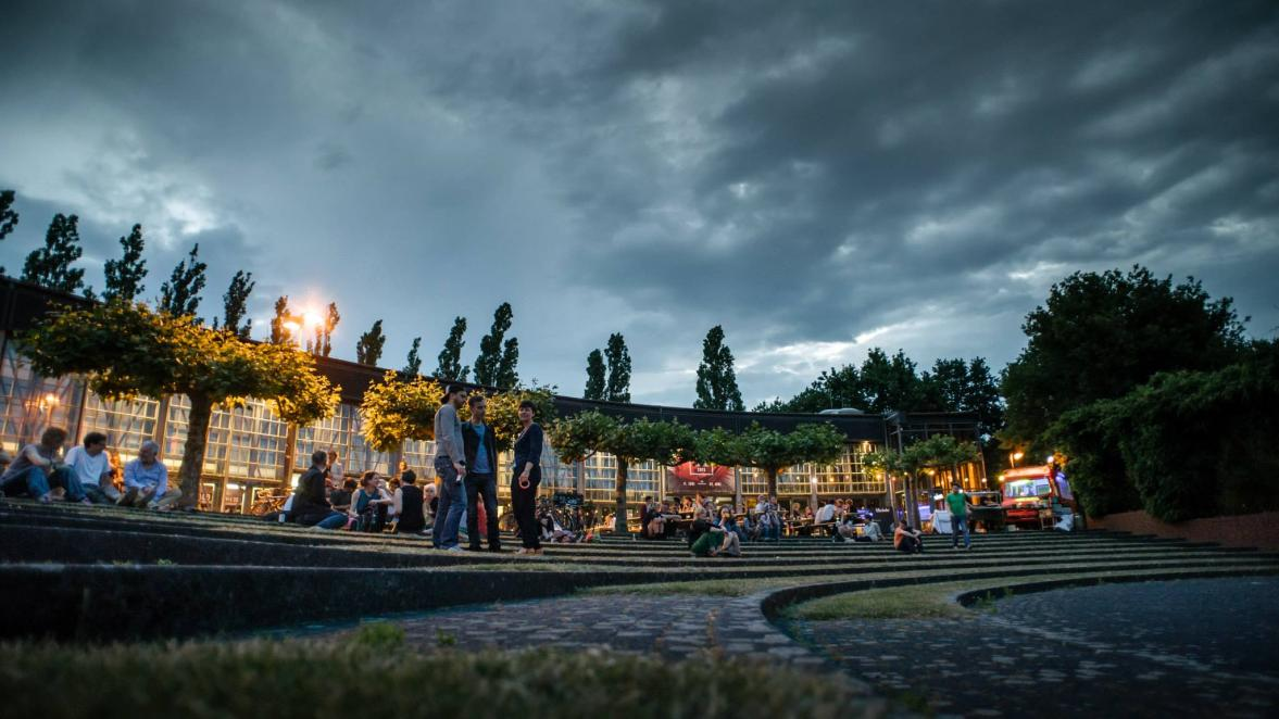 VERANSTALTUNGSORT Der Ringlokschuppen in Mülheim an der Ruhr ist ein Ort für avancierte Kulturprojekte der Freien Szene - Theater, Musik, Tanz, Performance, Lesung - und