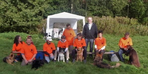 Berichte aus den Ortsgruppen / Presseberichte Das Sport-Rettungshund-Team OG Bargfeld-Stegen präsentierte sich im September 2016 auf zwei Veranstaltungen Am 03.09.
