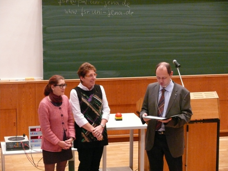 berücksichtigt werden. Den Lehrpreis für das Wintersemester 2011/12 erhielt anlässlich des Studenten-Professoren- Treffens Prof. Dr.
