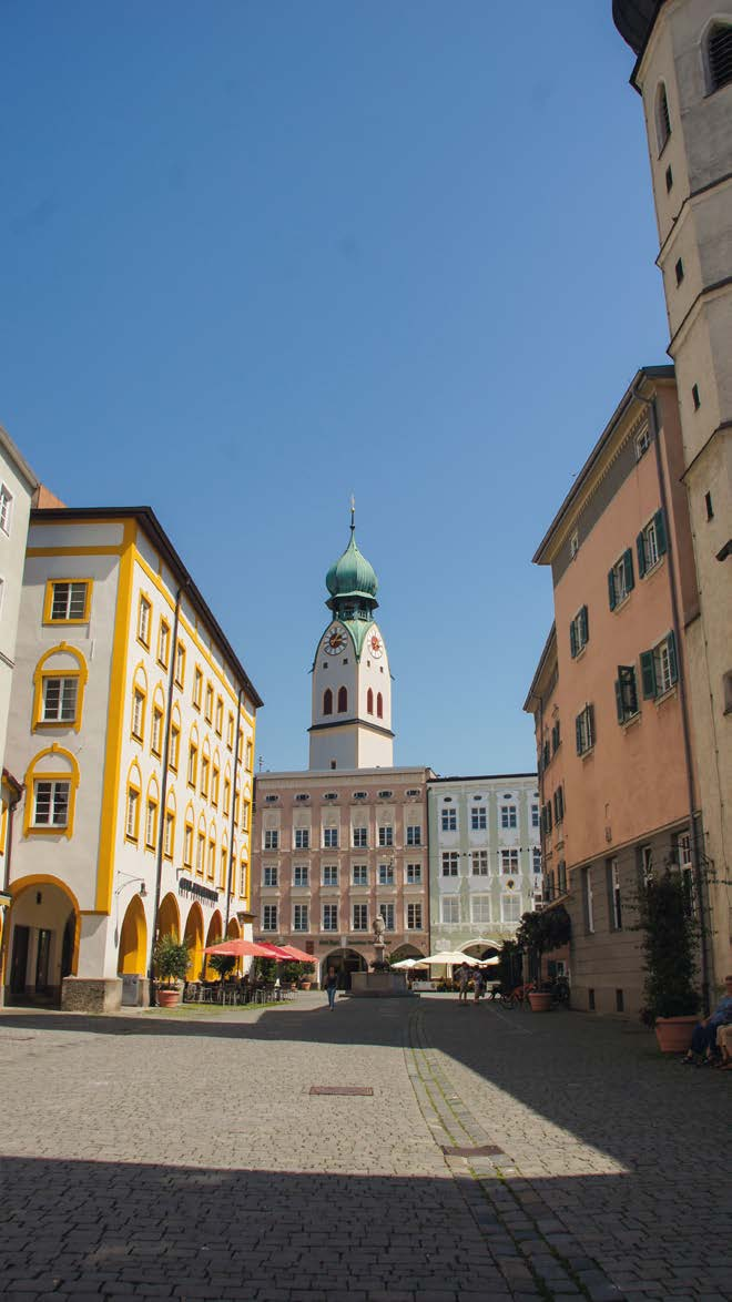 Herzlich Willkommen in Rosenheim Rosenheim gehört zu den Städten mit dem höchsten Freizeitwert in Bayern.