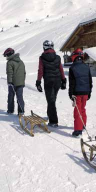 Mit Vergnügen schlitteln Schlitteln ist ein unkomplizierter Wintersport, der vor allem eines machen soll: Spass.