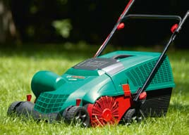 Bosch Rasenlüfter und Vertikutierer 11 Rasenlüfter ALR 900. Gründliche Moosentfernung. Ihr Rasen gedeiht nur prächtig, wenn Sie ihn regelmäßig von Moos und Laub befreien.