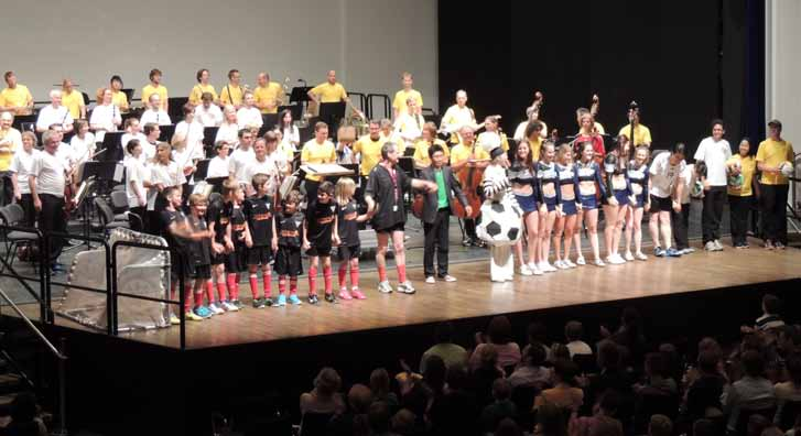 Kinderkonzert der Rheinischen Philharmonie mit unter anderem der E-Jugend des VfR Eintracht Koblenz statt. 1.
