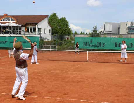 VfR Eintracht Koblenz am 26. April 2014 zum zweiten Mal ein großes Nostalgieturnier unter dem Motto Tennis wie vor einhundert Jahren durch.