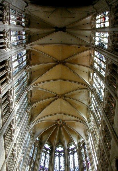 In der Gotik haben die Kreuzgewölbe eine beträchtliche Entwicklung erfahren.