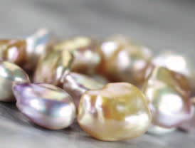 Unebenheiten bis 5% - Halbbarocke Perlen: tropfenförmige und Boutons (Knopfperlen) oder ovale Perlen