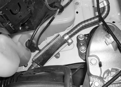 Master Motorcaravan Thermo Top C ACHTUNG: Bei der Verlegung der Abgasanlage auf genügend Abstand zu Schläuchen und Kunststoffteilen achten!