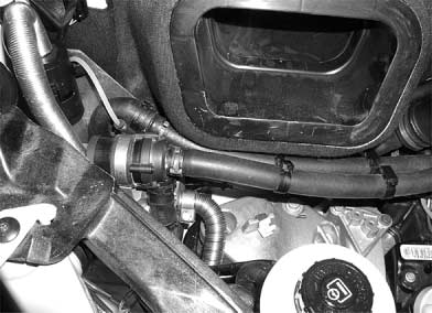 Thermo Top C Master Motorcaravan - T-Stück () in Fahrzeugeigenen Wasseraustrittsschlauch vom Wärmetauscher einsetzen und mit Federbandschellen 5mm befestigen - Thermostat () mit vormontierter
