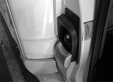 Thermo Top C Master Motorcaravan - Wasserschlauch () vom Rückschlagventil auf Vebindungsrohr im Wasserschlauch () vom Heizgerät-Wasseraustritt auftecken und mit Federbandschelle 5mm befestigen -