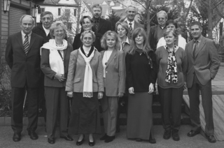 Weihnachtssingen der Chorgruppe Auf dem Erinnerungsfoto von links nach rechts: OB Dr.