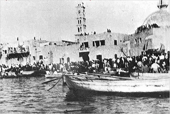 Ende April 1948: Tausende Araber flüchten vor dem zionistischen Angriff auf Jaffa auf dem Seeweg, nachdem die Straßen von orthodoxen Terroristen