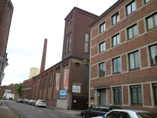 Vor dem Hintergrund, dass eine der bedeutendsten Krefelder Büroimmobilien, das Krefelder Stadthaus, derzeit aus Gründen der Sanierung nicht in Nutzung ist und deshalb für einige Jahre vollständig aus