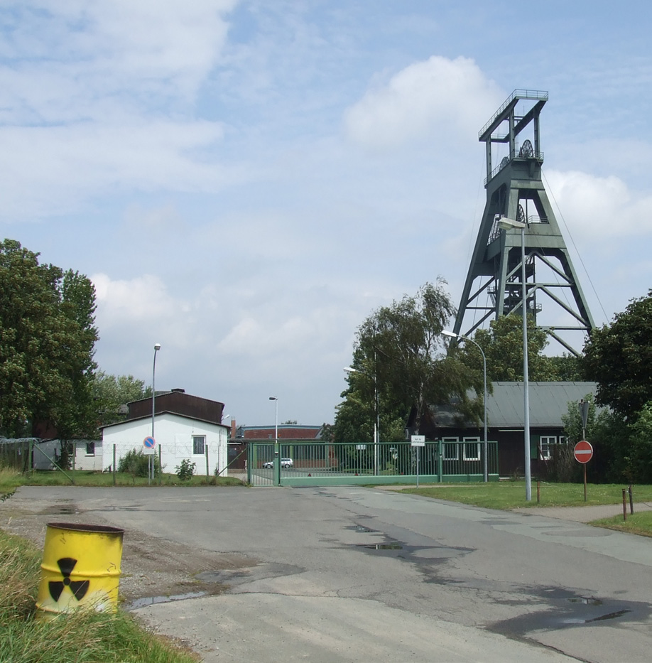 Schacht Konrad: genehmigtes Endlager BEISPIELE Schacht Konrad wurde als Endlager für nicht wärmeentwickelnde Abfälle mit einem Planfeststellungsverfahren gemäß Atomrecht genehmigt.