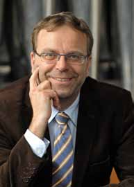 Prof. Torsten Laux (Orgel), Düsseldorf (geboren 1965 in Worms/Rhein) studierte an der Musikhochschule in Frankfurt/Main Kirchenmusik bis zur A-Prüfung 1989 (Orgel bei Prof. H.-J.