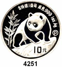 AUSLÄNDISCHE MÜNZEN & MEDAILLEN 113 China 4251 10 Yuan 1990 P (Silberunze). Jahreszahl mit Serifen. Schön 273.