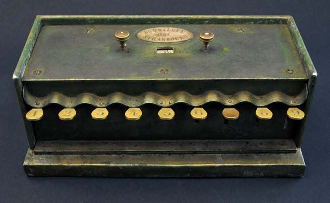 VSMP SSPMP SSIMF Schwilguésche Rechenmaschine, die weltweit älteste erhaltene Tastenaddiermaschine Jean-Baptiste (Johann Baptist) Schwilgué (1776 1856) aus Strassburg war Uhrmacher, Eichmeister und