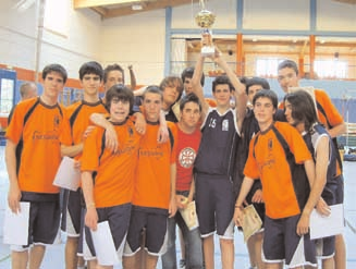 Basketball 23 MU12 hervorragender Zweiter Es war erst die zweite Saison in der zweithöchsten Klasse der 10 bis 12 Jährigen Jungs aus Neuhof.