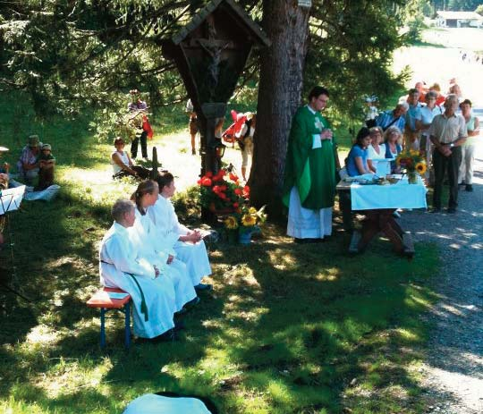 Beim Berggottesdienst verwöhnte uns die Sonne und fast 300 Personen kamen zum Moserboden um gemeinsam die Hlg. Messe zu feiern.