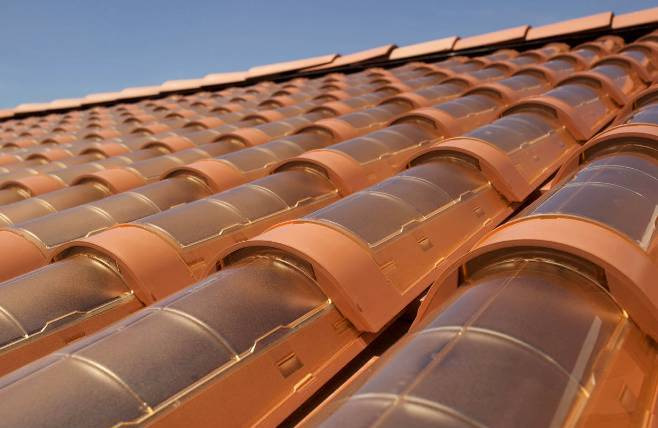 zu guter Letzt: PV-Dachziegel mit PLEXIGLAS