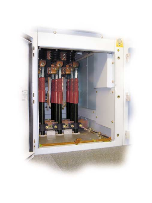 Trennschalter Wirksame Verriegelung zwischen Trenn-, Leistungsund Erdungsschalter Isolierende Schutzplatten können bei geschlossenen Türen eingebracht werden.