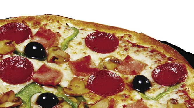 Pizzaiolo die leckeren Pizzen zu und Sie