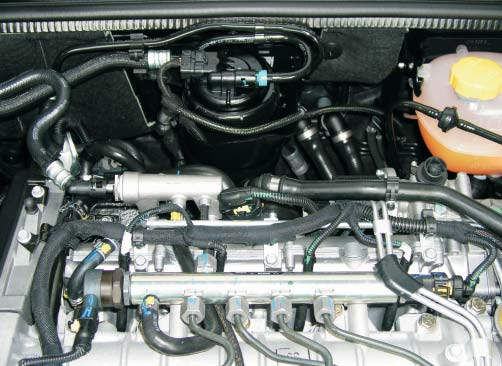 2 Einbau - Heizgerät Vorbereitungen am Fahrzeug Batterie abklemmen Motorverkleidung abbauen Ansaugrohr vom Luftfilter zum