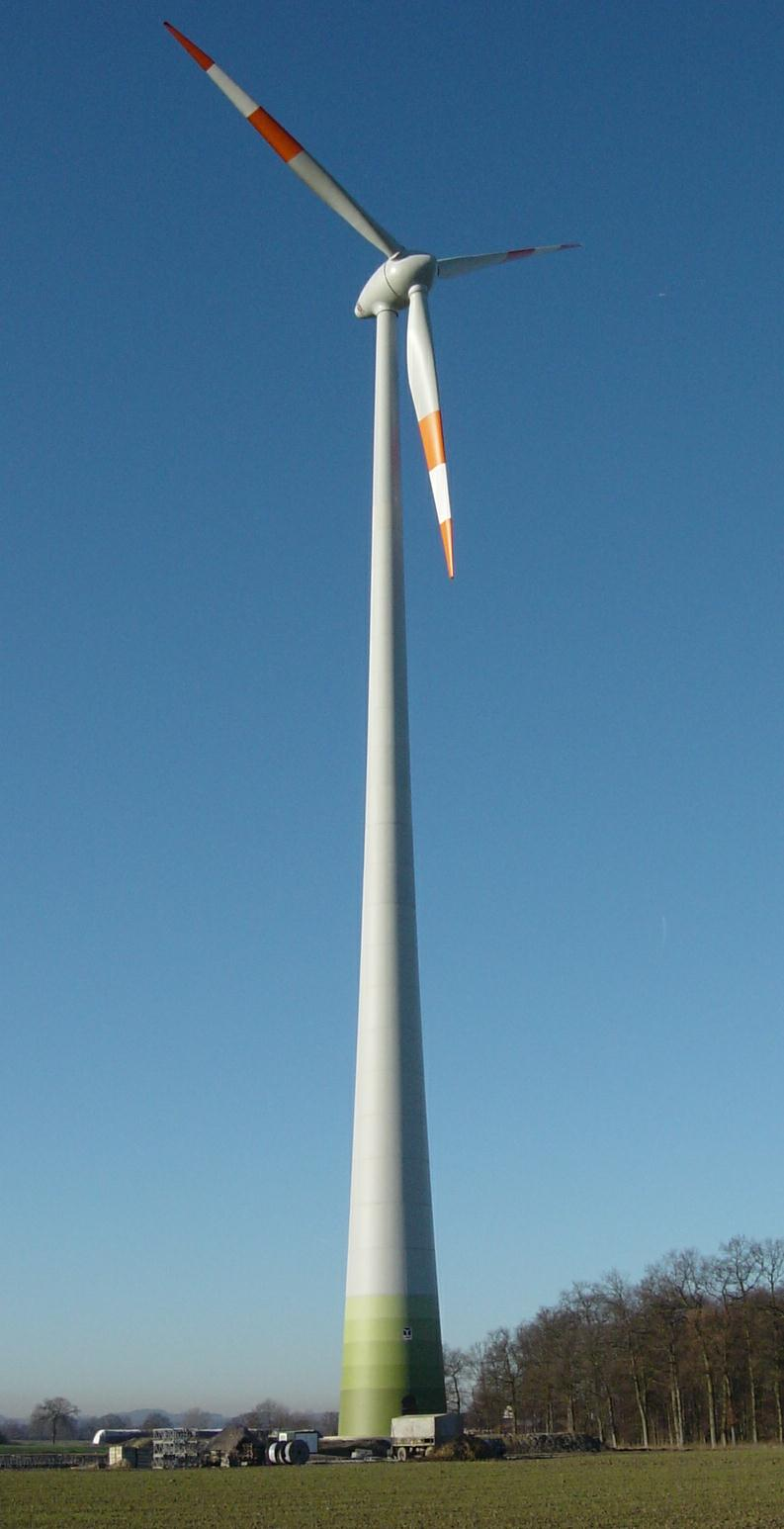 Energieertrag einer E-82 Bespiel für eine ENERCON E-82 Nennleistung: 2.000 kw Nabenhöhe: 138 m Ø Jahresenergieertrag ca. 5.500.000 kwh spart folgende Schadstoffe ein*: 4.
